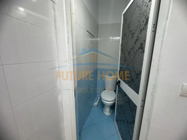 Tirane, jepet me qera ambjent biznesi Kati 0, 26 m² 250 € (Ali Dem)