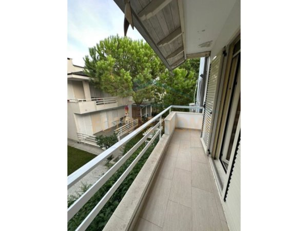 Tirane, shitet apartament 2+1+Ballkon Kati 0, 127 m² 300.000 € (Gjiri Lalzit 1)