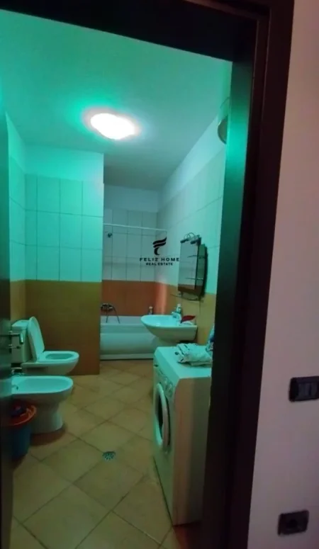 Tirane, jepet me qera apartament 1+1 Kati 5, 90 m² 850 € (SHESHI WILLSON)