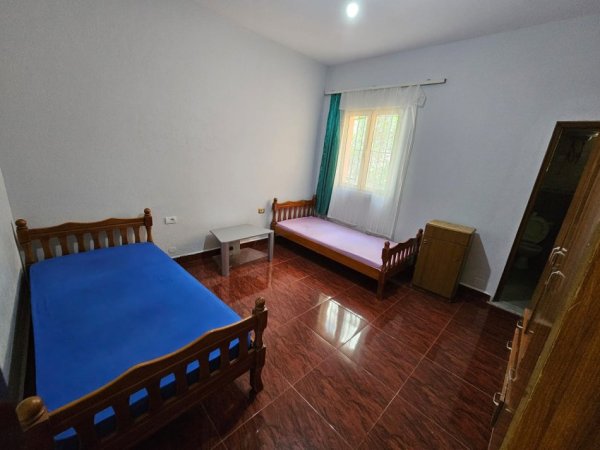 Tirane, jepet me qera shtepi 3+1+Aneks Kati 1, 120 m² 500 € (Pallati Sporteve Asllan Rusi)