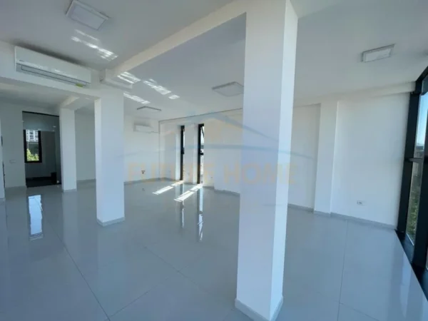 Tirane, jepet me qera ambjent biznesi , 432 m² 4.000 € (QSUT)