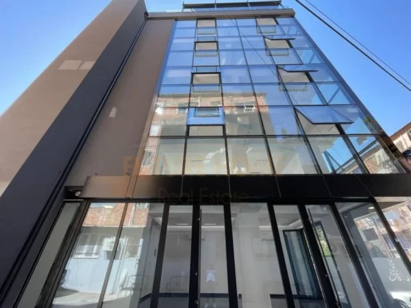 Tirane, jepet me qera ambjent biznesi , 432 m² 4.000 € (QSUT)