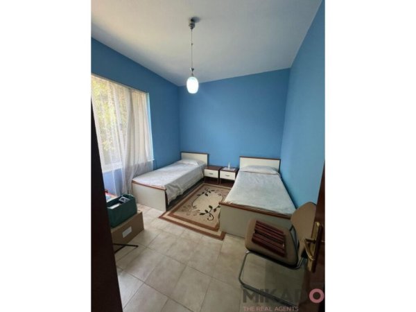 jepet me qera , 480 m² 400 €