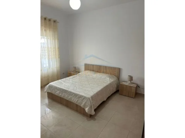 Tirane, jepet me qera apartament 1+1 Kati 3, 350 € (Rruga e Dibres)