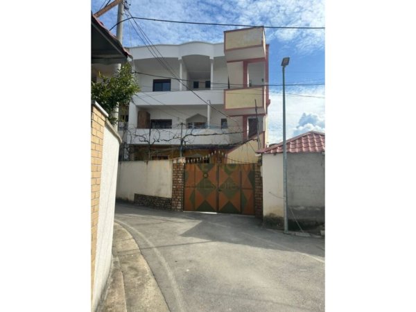 Tirane, jepet me qera apartament 1+1 Kati 3, 350 € (Rruga e Dibres)