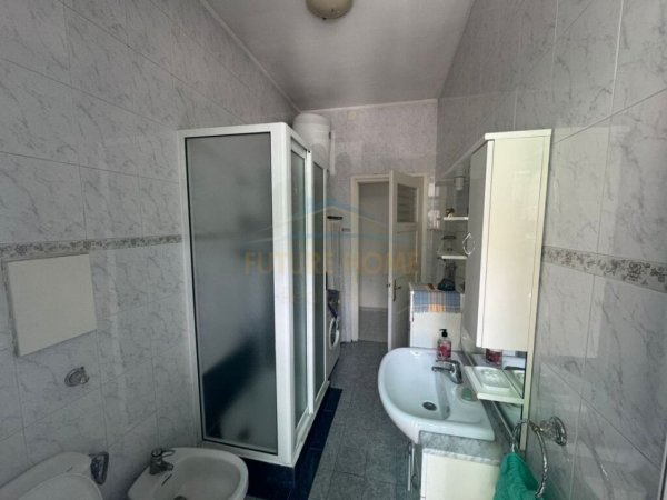 Tirane, jepet me qera apartament 2+1 Kati 2, 100 m² 700 € (Stadiumi Dinamo)