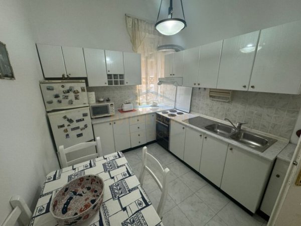 Tirane, jepet me qera apartament 2+1 Kati 2, 100 m² 700 € (Stadiumi Dinamo)