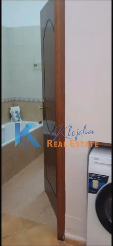Tirane, jepet me qera apartament 2+1 Kati 6, 95 m² 600 € (Qender, afer Poliklinikes Qendrore)