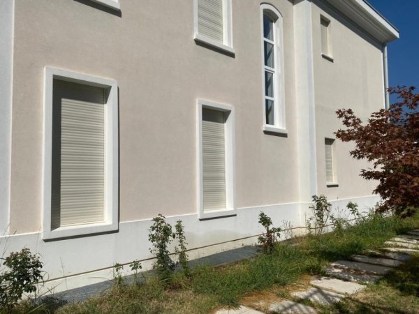 Tirane, jepet me qera Vile 3 Katshe Kati 2, 600 m² 5.000 € (TEG)