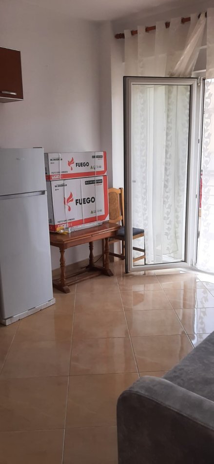 Tirane, jepet me qera apartament 2+1 Kati 3, 70 m² 400 € (Liqeni i thate)