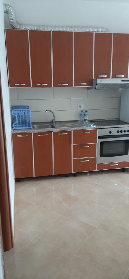 Tirane, jepet me qera apartament 2+1 Kati 3, 70 m² 400 € (Liqeni i thate)