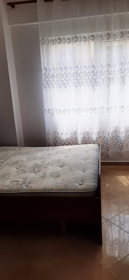 Tirane, jepet me qera apartament 2+1 Kati 3, 70 m² 400 € (Liqeni i thate)