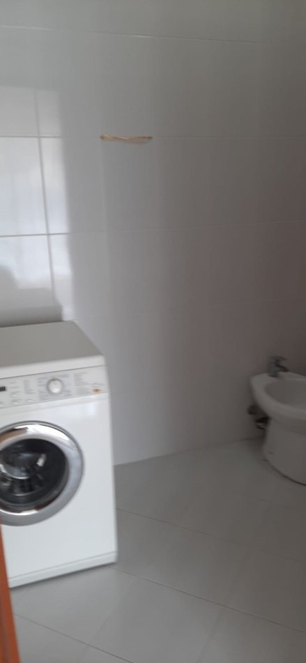 Tirane, jepet me qera apartament 2+1 Kati 3, 70 m² 400 € (Liqeni i thate)