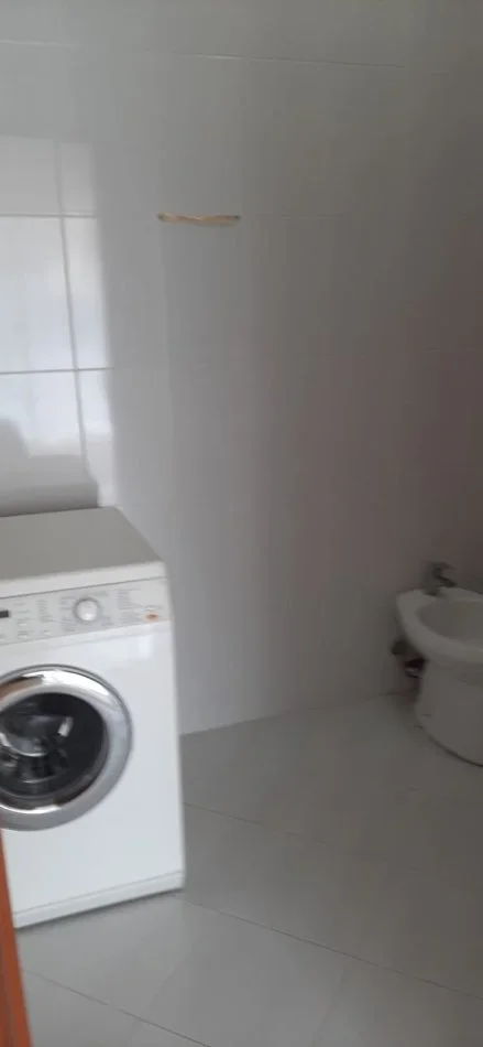 Tirane, jepet me qera apartament 2+1 Kati 3, 70 m² 400 € (Liqeni i thate)