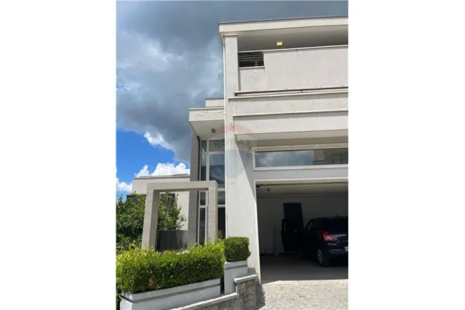 Tirane, jepet me qera Vile 3 Katshe , 250 m² 4.200 € (Rezidenca Acacia Hill)