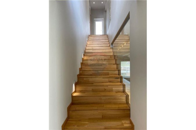 Tirane, jepet me qera Vile 3 Katshe , 250 m² 4.200 € (Rezidenca Acacia Hill)
