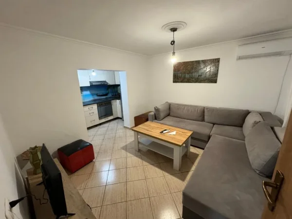 Tirane, jepet me qera shtepi 2+1 Kati 0, 150 m² 400 € (Gani domi)