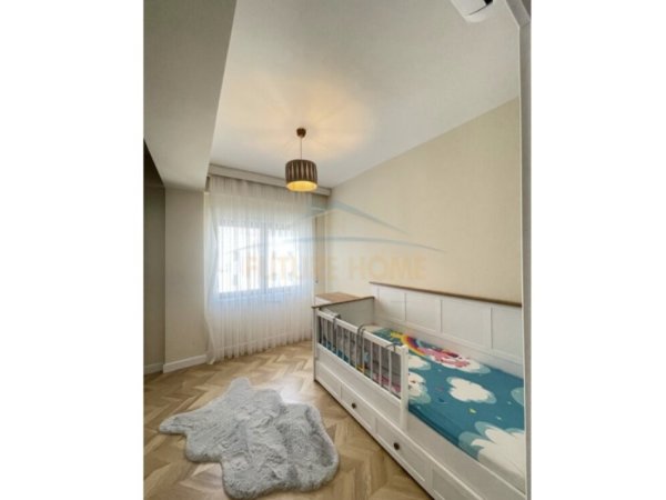 Tirane, jepet me qera apartament 3+1+Ballkon Kati 3, 150 m² 1.300 € (Rezidenca Kodra e Diellit 1)
