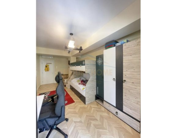 Tirane, jepet me qera apartament 3+1+Ballkon Kati 3, 150 m² 1.300 € (Rezidenca Kodra e Diellit 1)