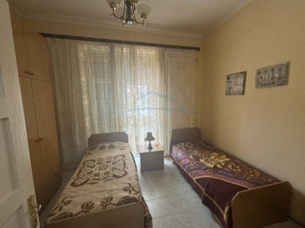 Tirane, jepet me qera apartament 2+1+Ballkon Kati 2, 100 m² 700 € (Stadiumi Dinamo)