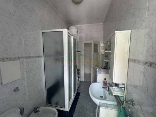 Tirane, jepet me qera apartament 2+1+Ballkon Kati 2, 100 m² 700 € (Stadiumi Dinamo)