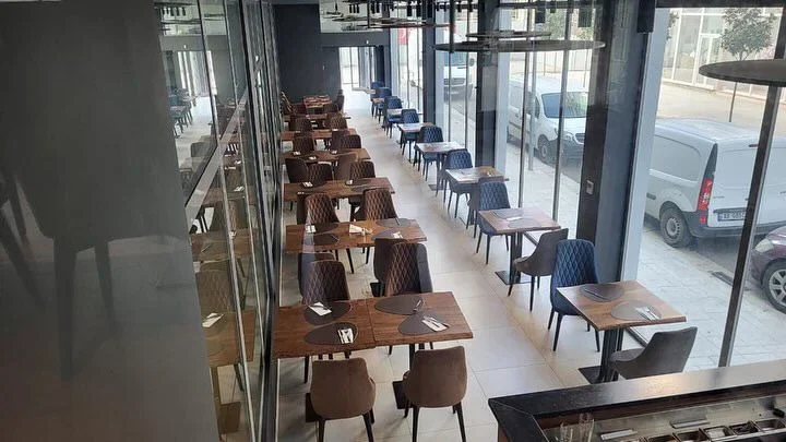 Tirane, jepet me qera lokal Kati 0, 600 m² 4.000 € (Komuna Parisit)
