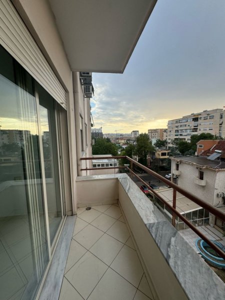 Tirane, shes apartament 2+1+Ballkon Kati 4, 95 m² 140.000 € (Don Bosko)