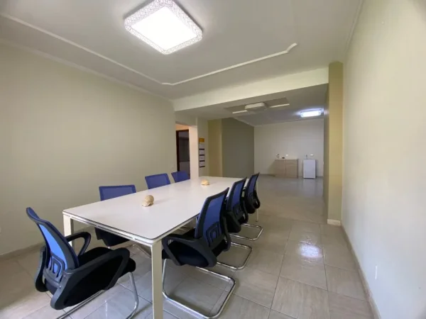 Tirane, jepet me qera ambjent biznesi Kati 2, 110 m² 1.500 € (Tek garda)