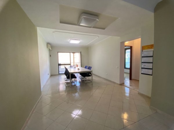 Tirane, jepet me qera ambjent biznesi Kati 2, 110 m² 1.500 € (Tek garda)