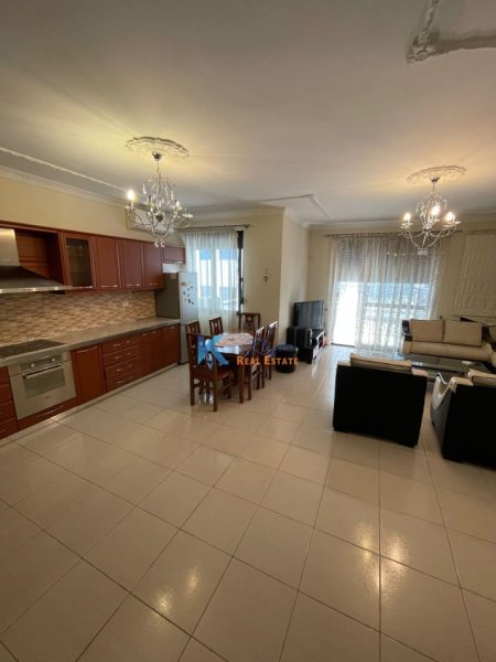Tirane, jap me qera apartament 2+1+Ballkon Kati 5, 110 m² 500 € (Kodra e Diellit)