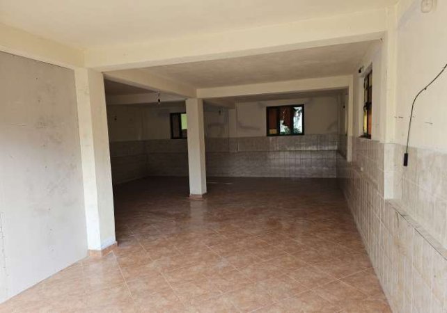 Tirane, jepet me qera magazine Kati 0, 100 m² 450 € (Ali Demi)