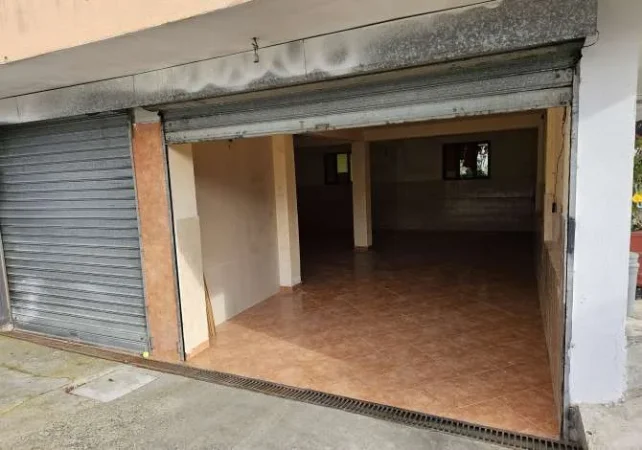 Tirane, jepet me qera magazine Kati 0, 100 m² 450 € (Ali Demi)