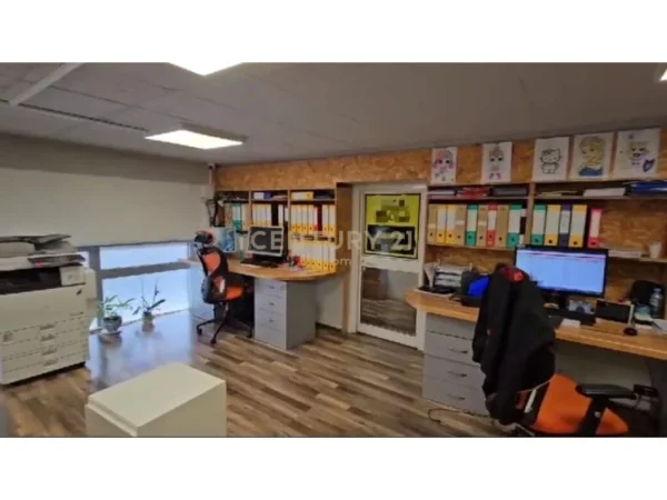 Tirane, jepet me qera vetem 1 dhome 1+1 Kati 1, 117 m² 1.400 € (Komuna e Parisit)