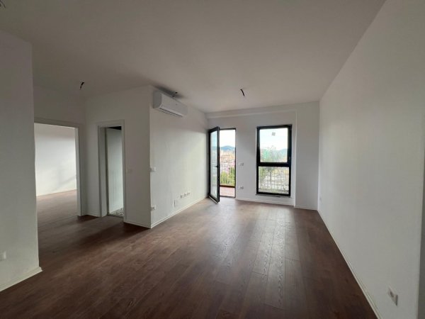 Tirane, jepet me qera Kati 6, 80 m² 650 € (rruga e kavajes)