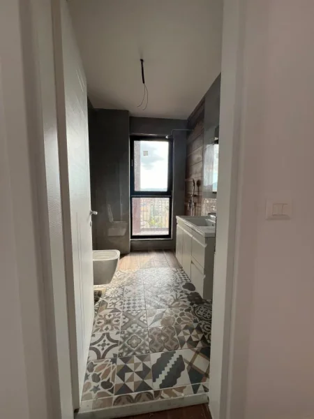 Tirane, jepet me qera Kati 6, 80 m² 650 € (rruga e kavajes)