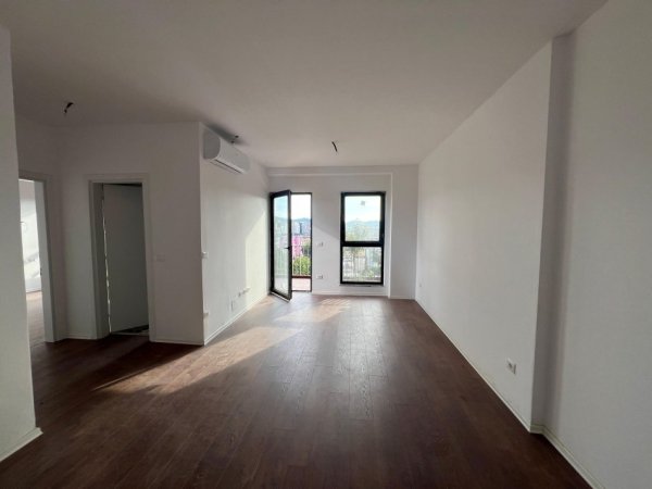 Tirane, jepet me qera Kati 6, 80 m² 650 € (rruga e kavajes)