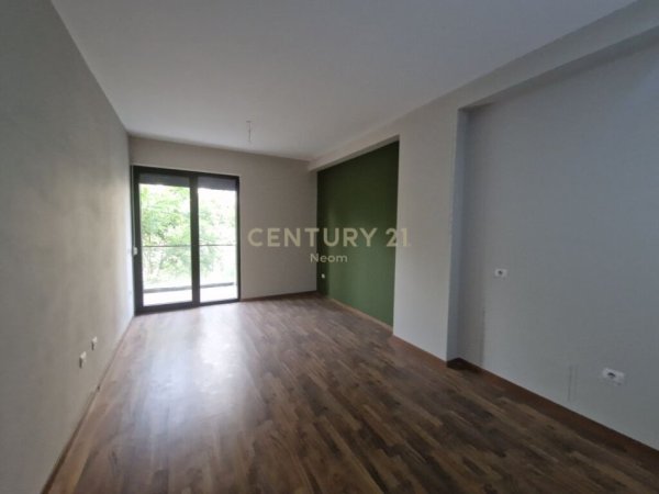 Tirane, jepet me qera apartament 1+1 Kati 3, 77 m² 129.500 € (Fusha e Aviacionit)