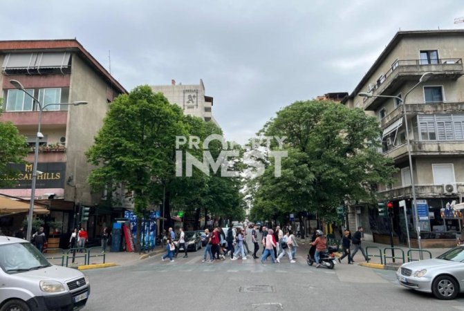 Tirane, jepet me qera ambjent biznesi Kati 1, 222 m² 7.000 € (Abdyl Frasheri)