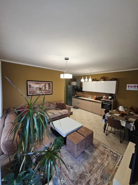 Tirane, shitet apartament 2+1+Ballkon Kati 2, 122 m² 146.400 € (Rruga Dajtit)