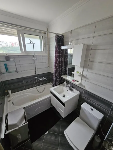 Tirane, shitet apartament 2+1+Ballkon Kati 2, 122 m² 146.400 € (Rruga Dajtit)