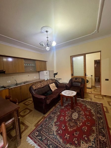 Tirane, jepet me qera apartament 2+1 Kati 2, 120 m² 350 € (BULEVARDI I RI)