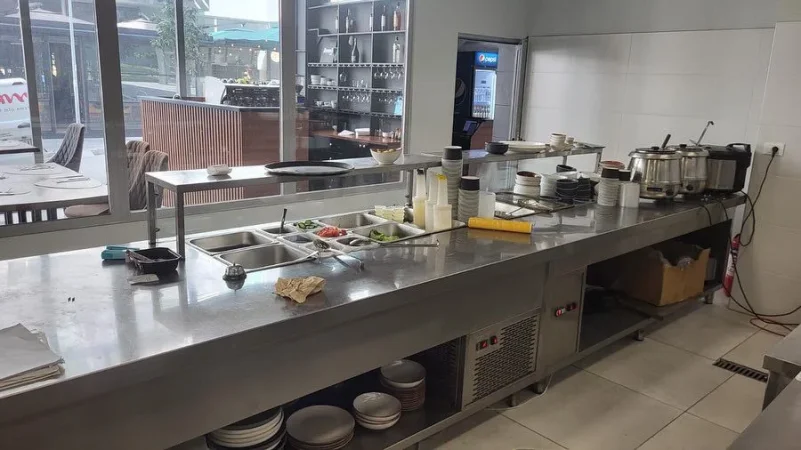 Tirane, shitet ambjent biznesi Kati 0, 600 m² 100.000 € (Komuna e Parisit)