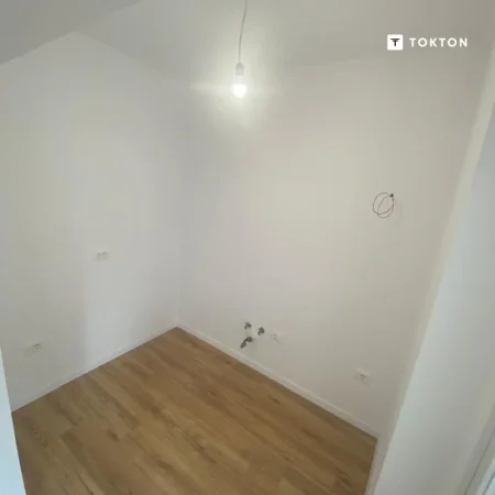 Tirane, shitet apartament 1+1+Ballkon Kati 1, 56 m² 80.000 € (Ali Demi)