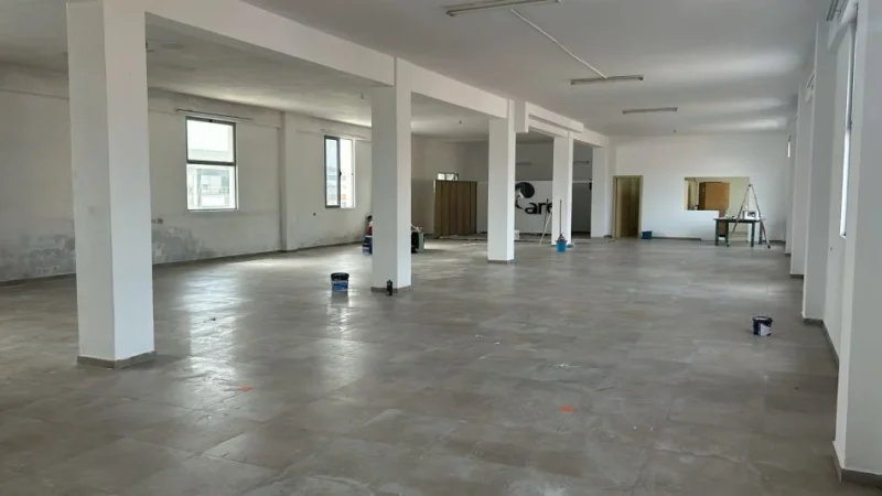 Tirane, jepet me qera ambjent biznesi Kati 2, 440 m² 1.300 € (Sauk)