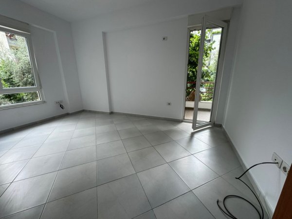 Shqiperi, shitet apartament 2+1+Ballkon Kati 1, 83 m² 150.000 € (Liqeni i Thate)