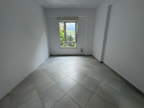 Shqiperi, shitet apartament 2+1+Ballkon Kati 1, 83 m² 150.000 € (Liqeni i Thate)