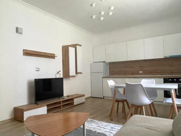 Tirane, jepet me qera apartament 1+1+Ballkon Kati 5, 65 m² 400 € (rruga e Kavajes)