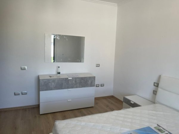 Tirane, jepet me qera apartament 1+1+Ballkon Kati 5, 65 m² 400 € (rruga e Kavajes)
