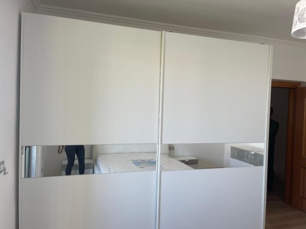Tirane, jepet me qera apartament 1+1+Ballkon Kati 5, 65 m² 400 € (rruga e Kavajes)