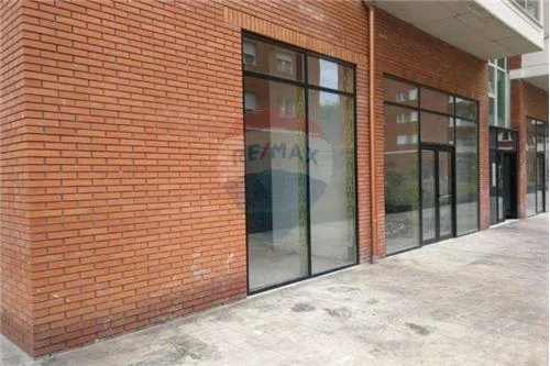 Tirane, jepet me qera ambjent biznesi Kati 0, 81 m² 1.000 € 